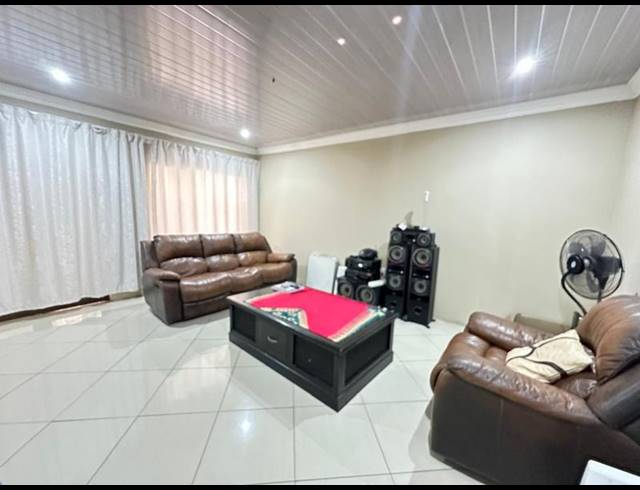 5 BEDROOM HOUSE FOR SALE IN SAVANNAH COUNTRY ESTATE